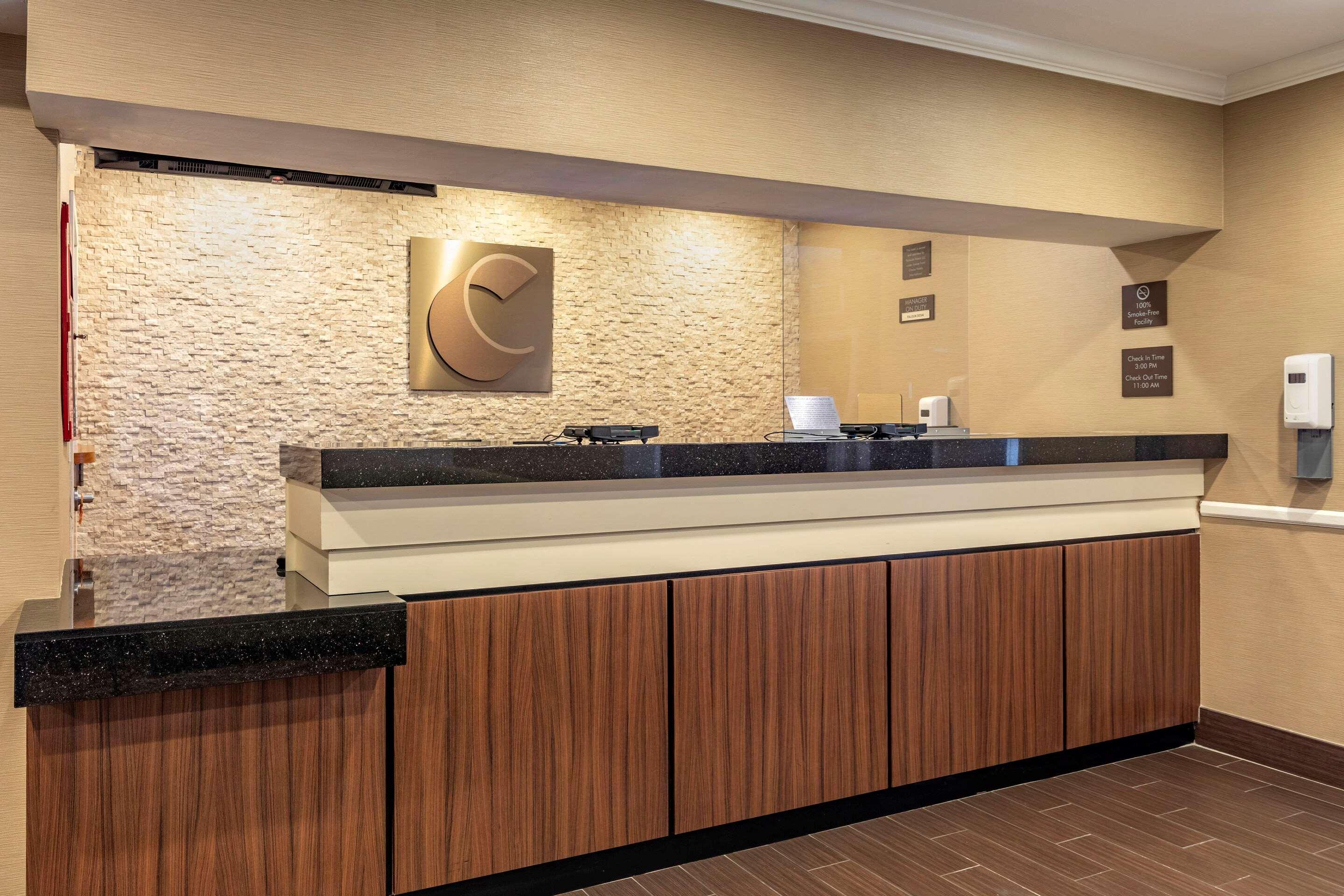 Comfort Inn & Suites North Dallas-Addison Exterior photo